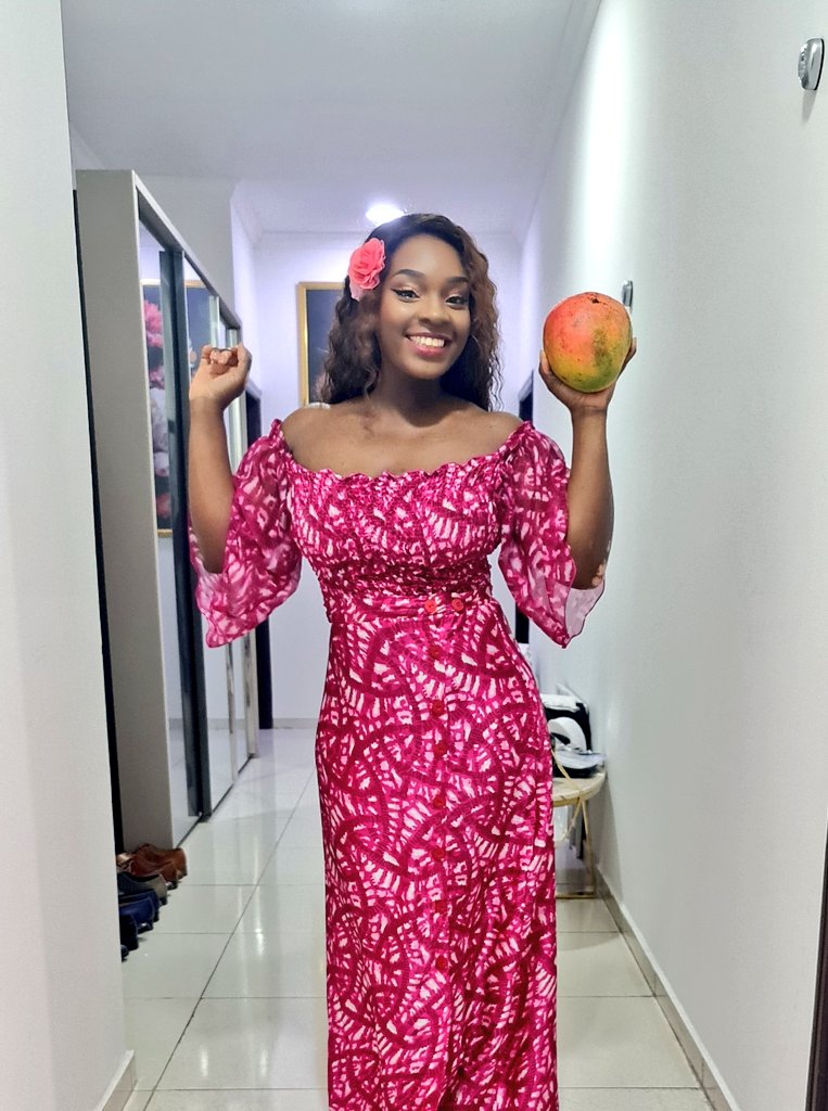 tisyamukuna's tweet photo. La taille de cette mangue! 😍
#ConsommonsBio https://t.co/TvZCMVReIW