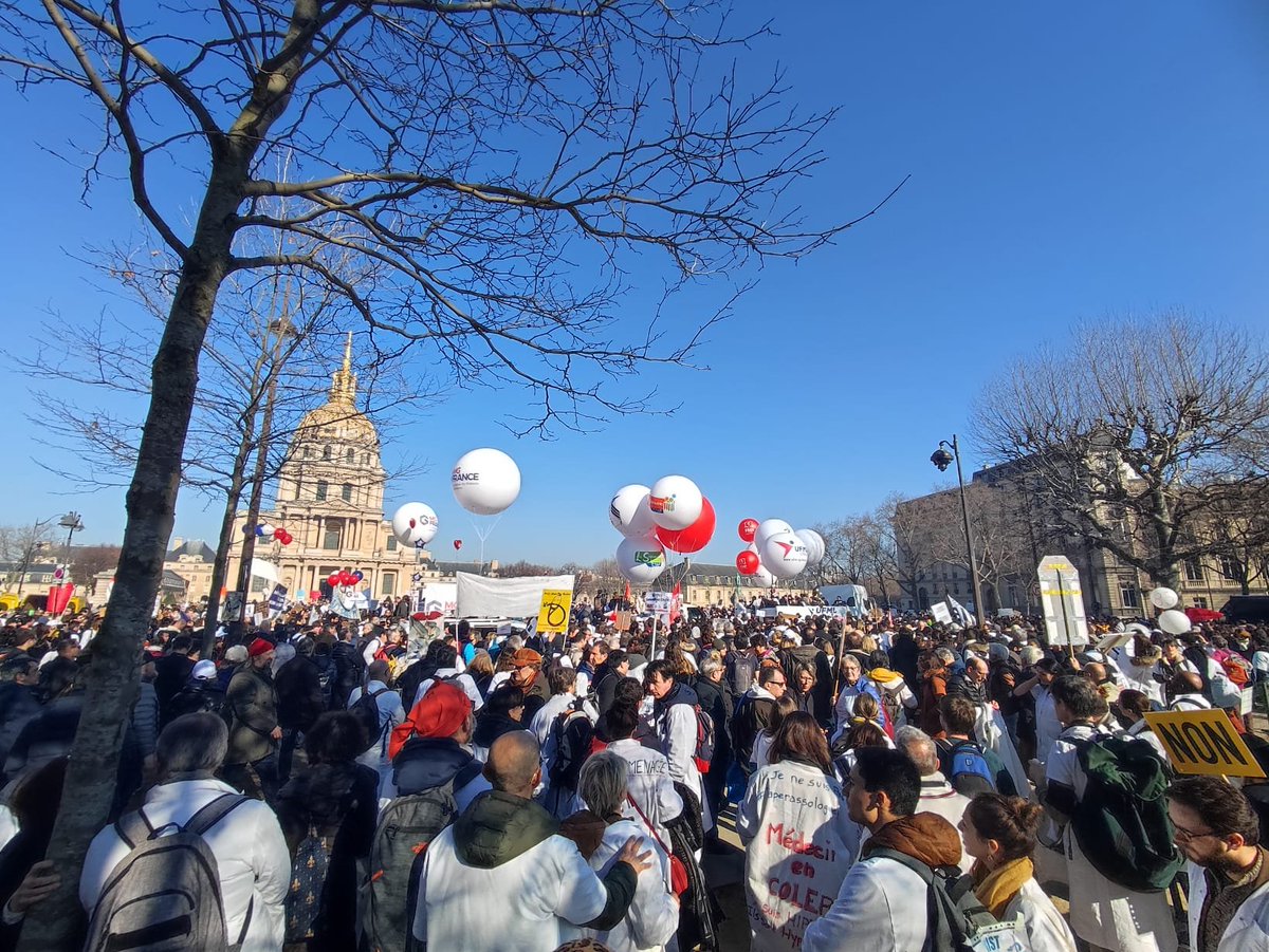 La mobilisation est inédite ! Ce #14fevrier, des milliers de médecins sont rassemblés à Paris à l'appel de tous les syndicats représentatifs pour protester contre la loi #Rist, votée le 19 janvier à l'Assemblée nationale.