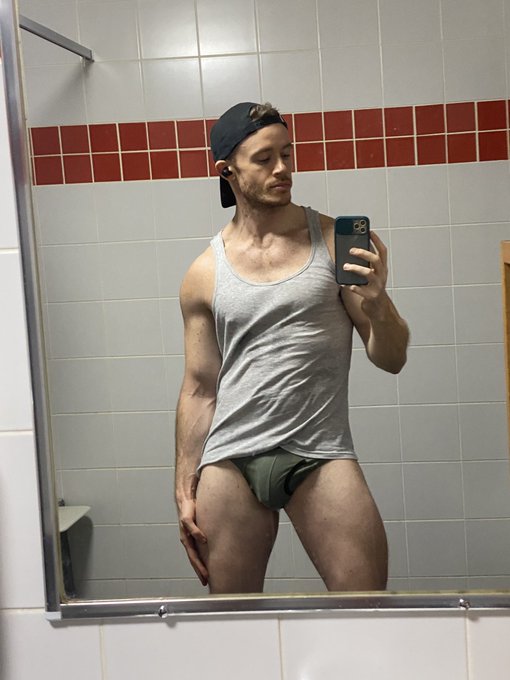 Hung-ry ???? https://t.co/q4w6zbAEmj