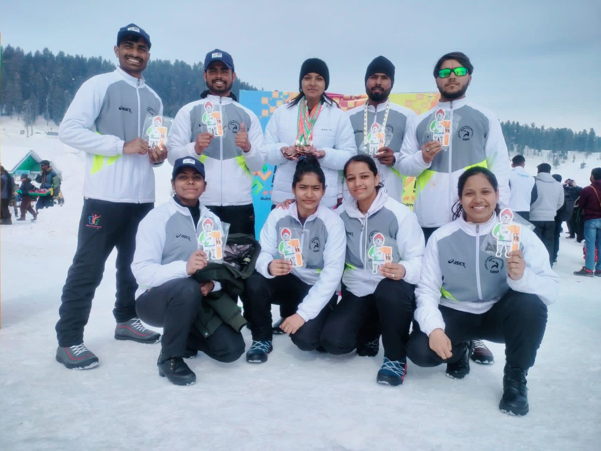 DelhiIce's tweet photo. TEAM DELHI ICESTOCK CONGRETULATION 3rd KHELO INDIA WINTER GAME 👍👍 https://t.co/1D6Y1z3HV4