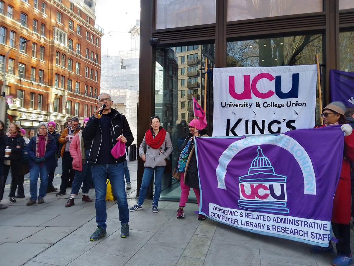Bellavivat's tweet photo. #ucuRISING 
Sean Wallis, @UCL_UCU branch president and elected #UCU national negotiator speaking outside #acas 
#FourFights #DecentPay
#GiveUsBackOurPension #USS https://t.co/UDurt643mG