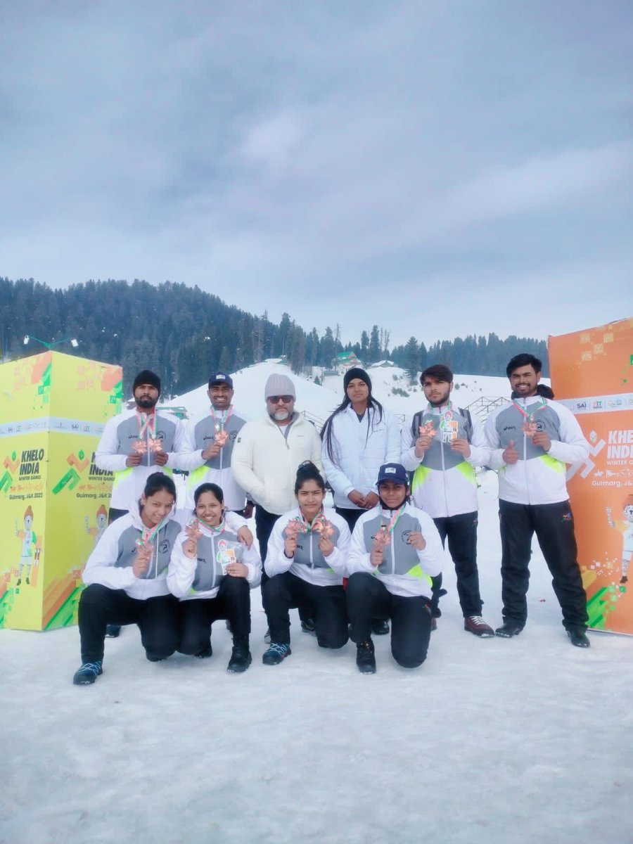 DelhiIce's tweet photo. TEAM DELHI ICESTOCK CONGRETULATION 3rd KHELO INDIA WINTER GAME 👍👍 https://t.co/1D6Y1z3HV4