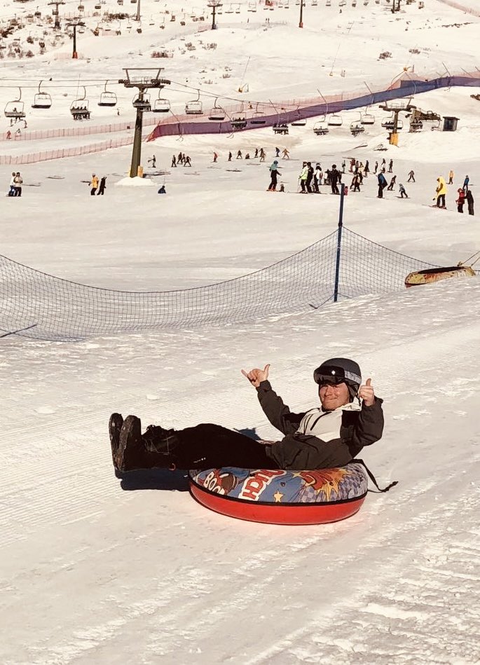 RGSHWTrips's tweet photo. Junior Ski tour - Staff & Students enjoy some snow tubbing before hitting the slopes for this mornings lessons #fun #alpinelife #teamRGS https://t.co/dZKsMUaTgt