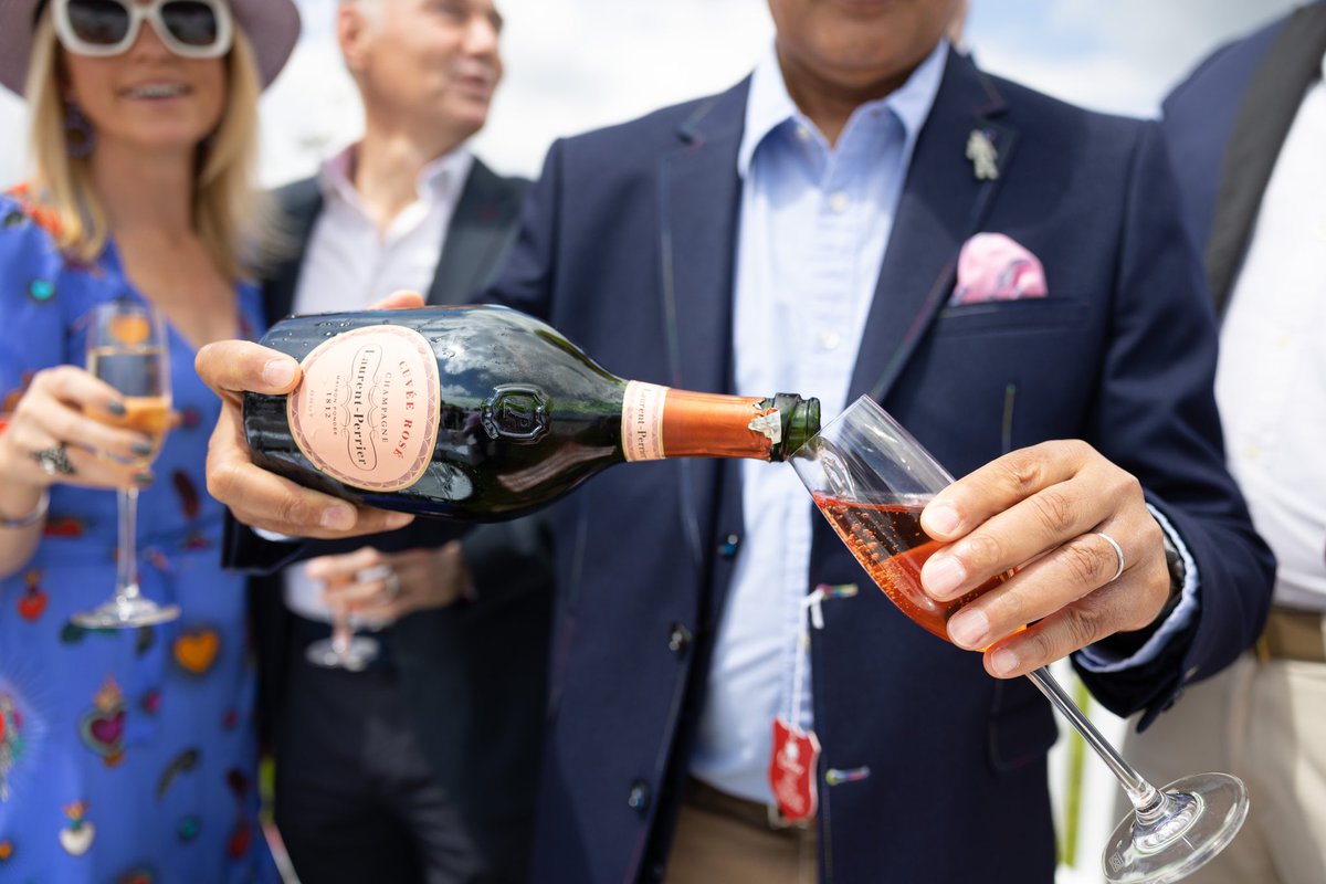 guardspoloclub's tweet photo. Happy Valentines Day to all of our members π€Until the Clubhouse opens again we hope youβre still celebrating in style π₯πΎ
#guardspoloclub #windsor #smithslawn #polo #ukpolo #windsorgreatpark #Hospitality #entertainment #members #windsor #poloclub #pololifestyle #ValentinesDay https://t.co/urIA2JlHUt