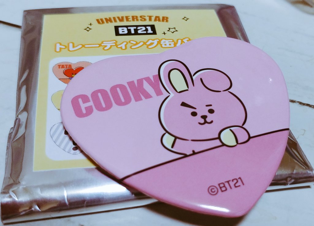 HangulNow's tweet photo. トレーディング缶バッジ売ってたので、
ひとつ購入。
兎年だからか、🐰でした～☺️
何につけよ～かな～💜

#BT21 https://t.co/WxRE5kJWju