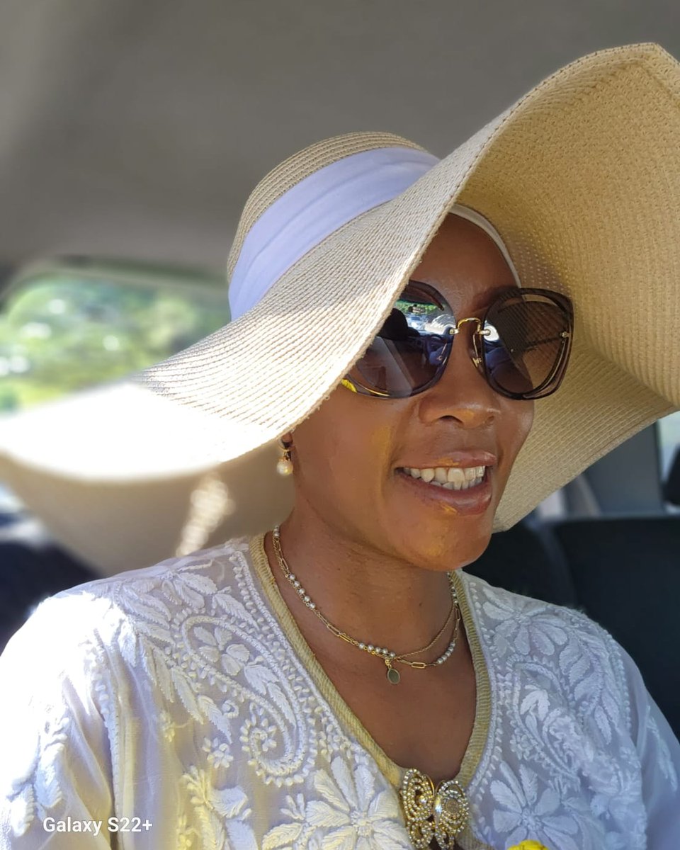 NanaWanjau's tweet photo. On this Valentines day, let me reintroduce myself.
I am Nana Wanjau, wife, mother, entreprenuer, philanthropist, community worker &amp; Pan African leader who focuses on socially and economically empowering the youth as well as trade.#meetme #reintroduction #panafrican #valentinesday https://t.co/01TsvwUJkK