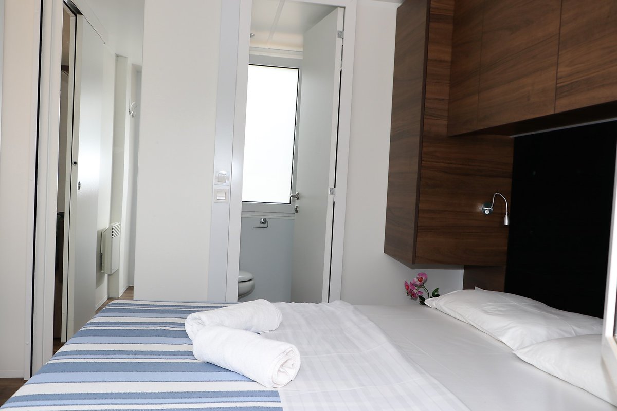 Seeking a quiet and refined place where to indulge in pure relaxation and awe-inspiring sea views? 
Mini private camping 𝐌𝐢𝐥𝐨 𝐌𝐨𝐣𝐞 is calling your name 📣🙂

🔹 bit.ly/2JSgM4F

 #adriaholidays #adriahome #adriaglamping #mobilehomes #mobilehomes #makarska #croatia