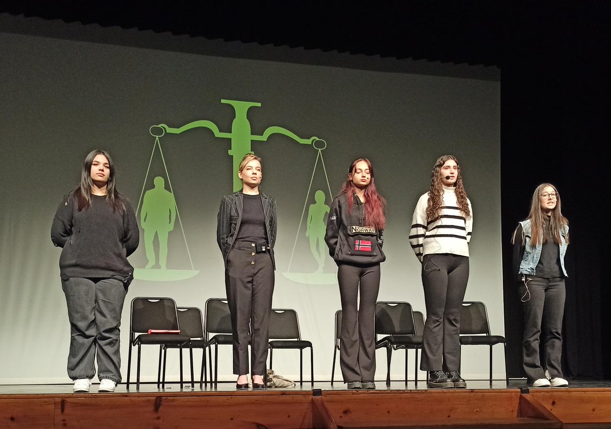 sebaixebre's tweet photo. 👩‍🔬Celebrem el Dia Internacional de la Dona i la Nena Científica amb l'obra de teatre🎭🎭 Matemàtiques, també cosa de dones!, representada per alumnes de l'INS Dertosa.💜💜Ha estat genial, enhorabona a totes!👏💯 @Serra8Nuria, @insdertosa, @insescolatemple https://t.co/4KbMj9ffK8