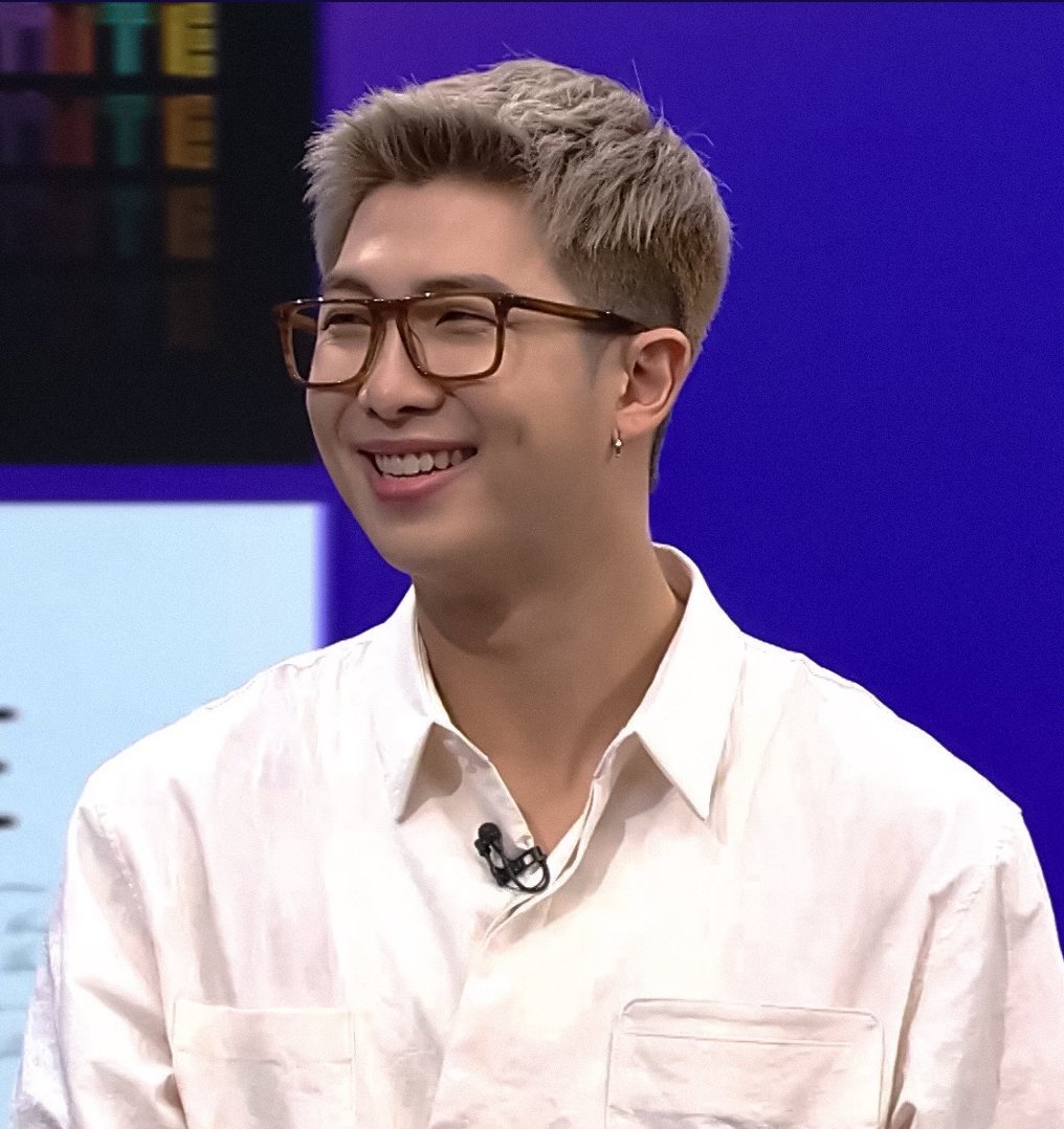 ItsmeElsa10's tweet photo. Happy Valentine's to the most sincere & honest Kim Namjoon.
Happiness and good health for you sweetie 💙💙💙
I VOTE #RM (#BTS) FOR #TOP100KPOPLEADERS
LIVE LOVE WITH RM
#RMValentineStream
#Namjoon #남준 https://t.co/FEfJFLx7D4