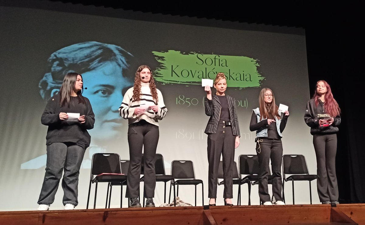 sebaixebre's tweet photo. 👩‍🔬Celebrem el Dia Internacional de la Dona i la Nena Científica amb l'obra de teatre🎭🎭 Matemàtiques, també cosa de dones!, representada per alumnes de l'INS Dertosa.💜💜Ha estat genial, enhorabona a totes!👏💯 @Serra8Nuria, @insdertosa, @insescolatemple https://t.co/4KbMj9ffK8