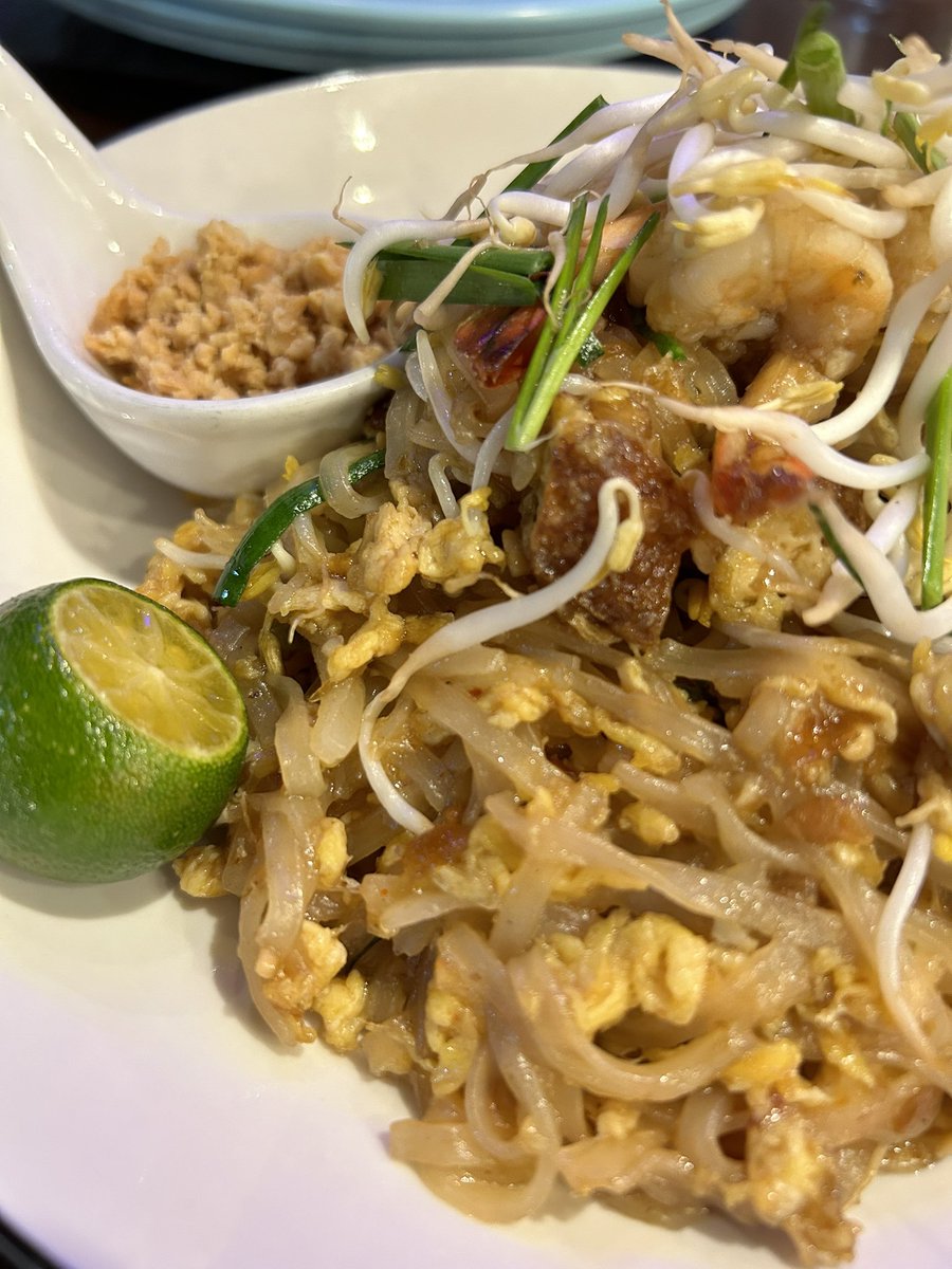 _zponty's tweet photo. Thai-inspired dinner for pre-Valentines ganap. 😋🇹🇭 #AroiMak https://t.co/JnG3P2zFhE