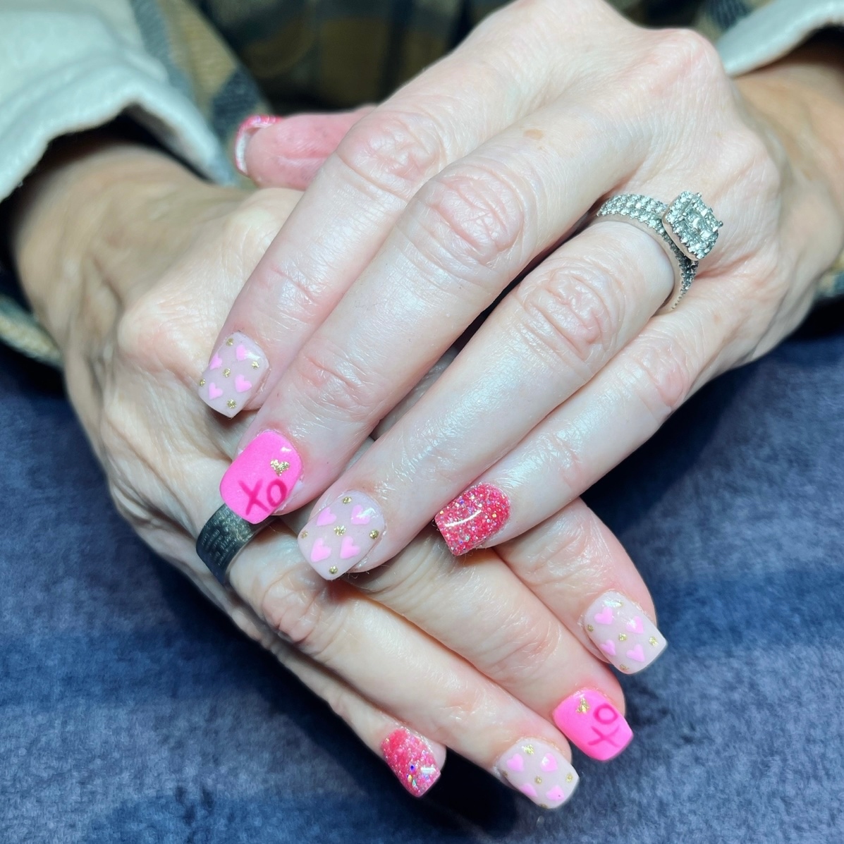 Happy Valentine’s Day! We LOVE these v-day nails from Abby M! 💗💋

#nevaehsalonspa #nails #valentinesnails
#nailart #nailsnailsnails #nailiartist #handpainted 
#nailideas #nailinspo #summernails #nailart #notd
#ohiosalon #ohionailart #ohionailartist #ohiospa