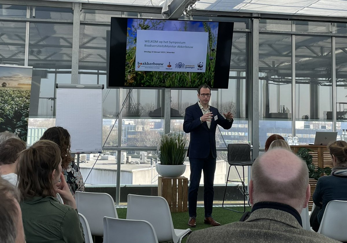 Opening symposium door <a href="/andrehoogendijk/">André Hoogendijk</a>: “Vandaag is het startsein voor de BiodiversiteitsMonitor Akkerbouw. Vanaf nu kunnen we met z’n allen met het instrument gaan werken en akkerbouwers belonen voor hun bijdrage aan biodiversiteitsherstel.” <a href="/boakkerbouw/">BO Akkerbouw</a> #ActieplanAkkerbouw