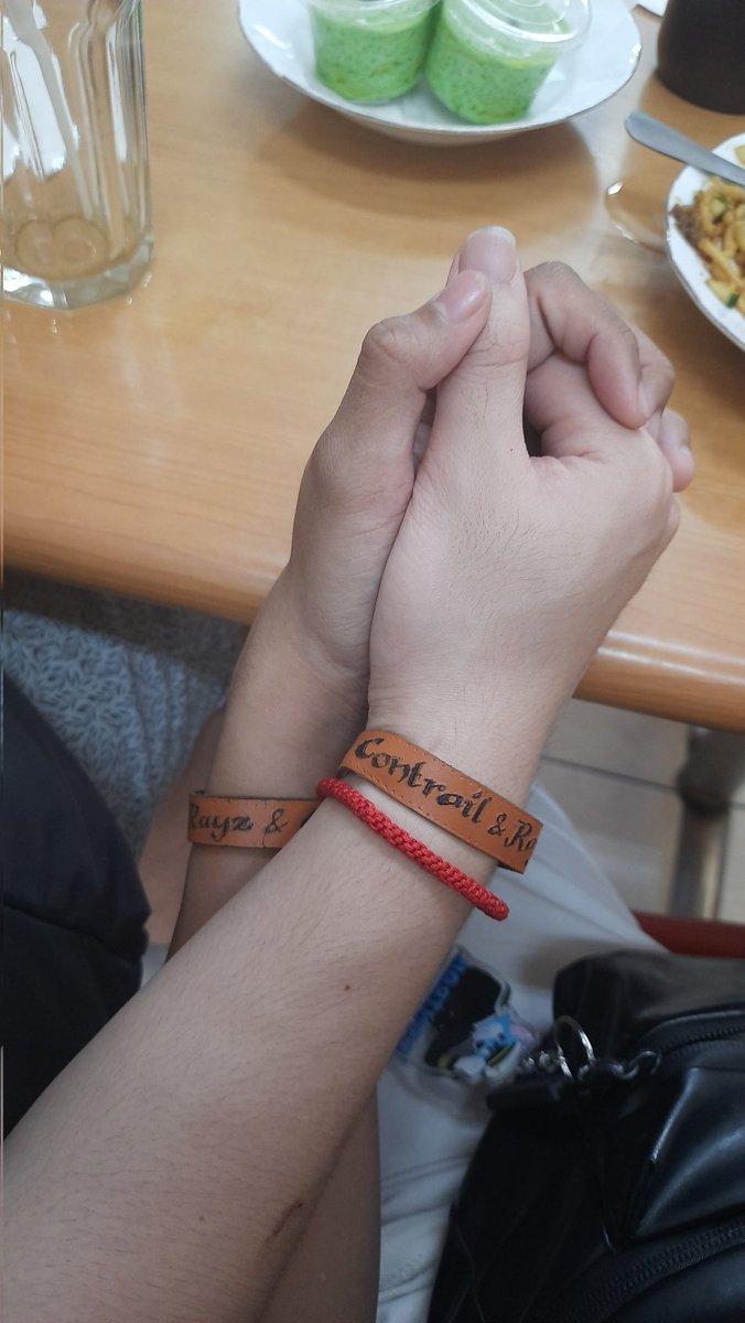 RayzBrownHusky's tweet photo. I always believe that someday everybody will feel a love~ For me that's when I met @ContrailWolFox~ From small things to a lover, our heart embrace each other and I found my new home~ It's mesmerizing and I'm very grateful to have you my Blueberry🐺❤🐶

Happy Valentine's Day��💙 https://t.co/cP2oeOnroU