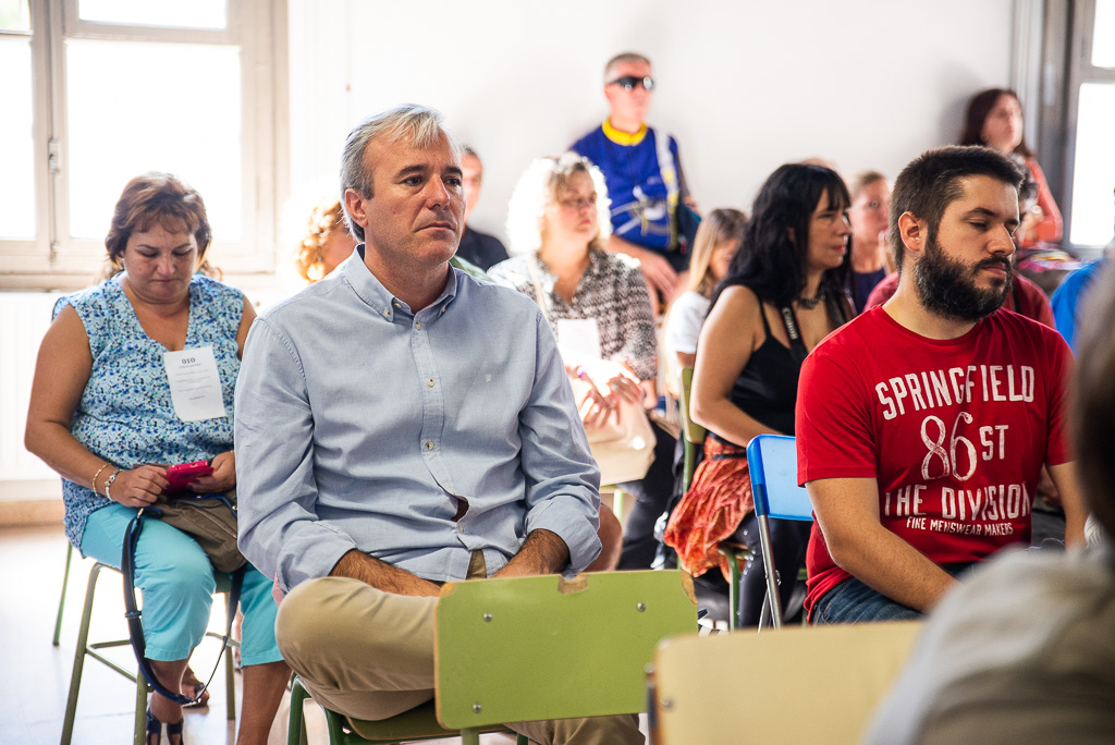 arainfonoticias's tweet photo. EDITORIAL | El día que Azcón participó en las actividades del @CSCLuisBunuel: https://t.co/TVPep7LxYI

#ElBuñuelNoSeRinde https://t.co/HDYMe6qliu