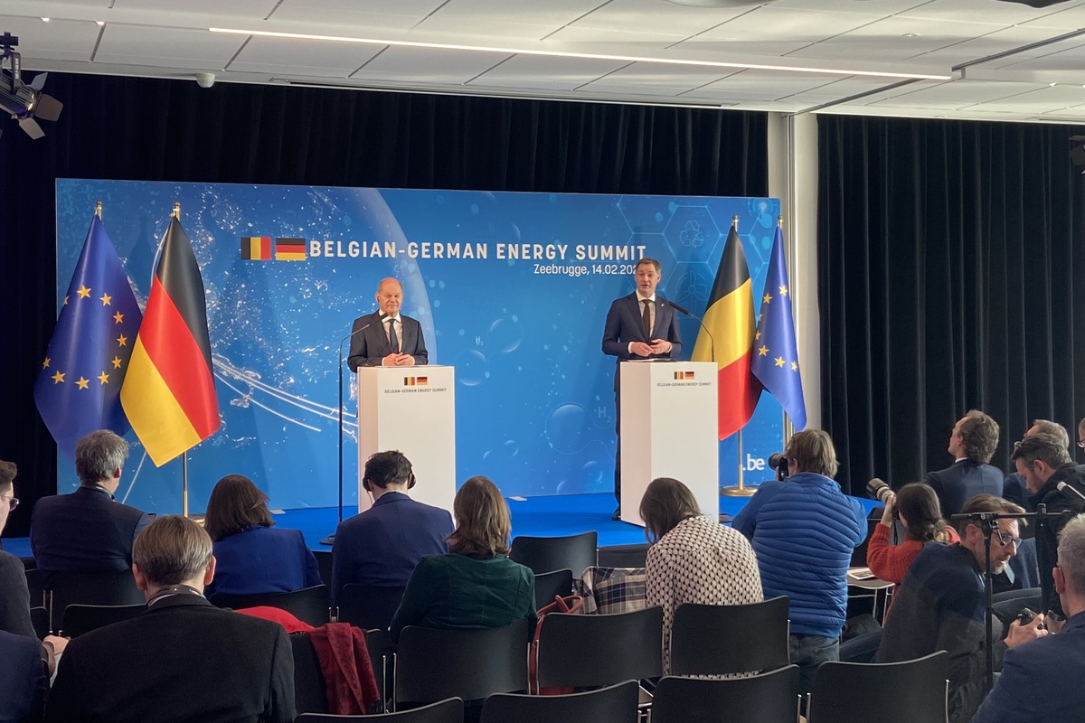 Belgium and Germany sign agreement at the #EnergySummit in Zeebrugge today. The goal? To accelerate energy collaboration on electrification, LNG, hydrogen and carbon capture to enhance their energy independence. 

Read more on newsroom.portofantwerpbruges.com/belgian-german….