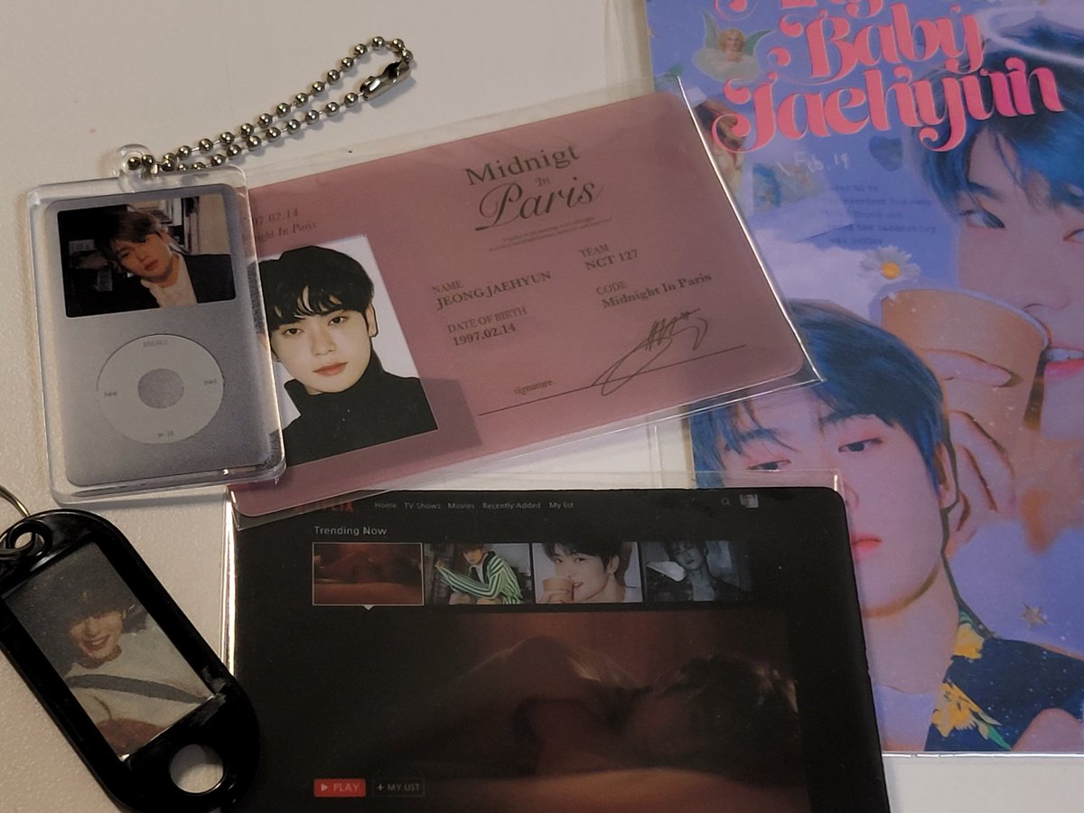 1_first_rose's tweet photo. 이번 생카 제일 맘에 드는 특전들....
그리고 집 가는길에 딱 재현 포카 뽑아벌인.. https://t.co/57RRrA6uj8