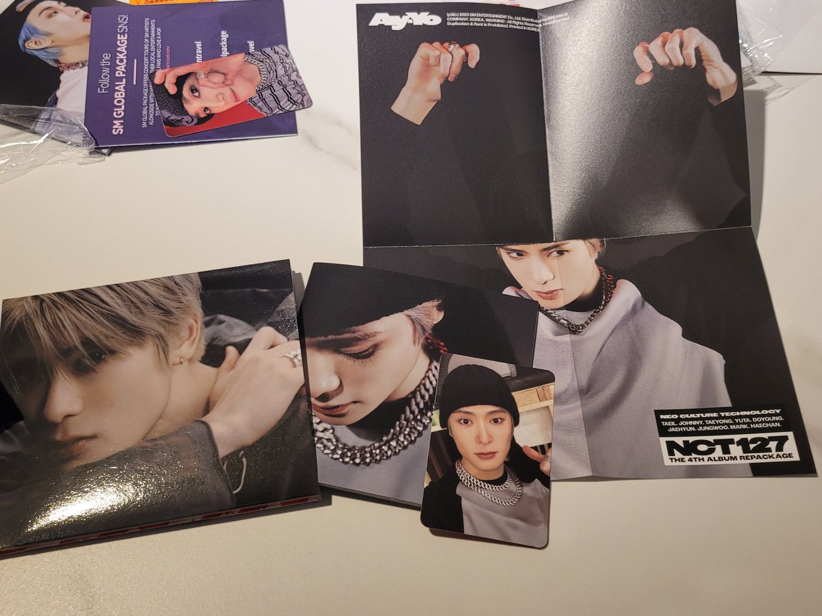 1_first_rose's tweet photo. 이번 생카 제일 맘에 드는 특전들....
그리고 집 가는길에 딱 재현 포카 뽑아벌인.. https://t.co/57RRrA6uj8