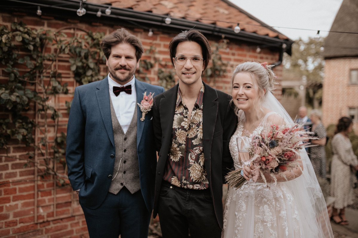 Happy Valentines Day ❤️, especially to the lovely couples who have had or will have me perform at their weddings over the years. Thank you!
💍 

With Lisa and Matt 
📷 Chloe Ellis Photography 

#ValentinesDay #WeddingMonth #WeddingMagician #WeddingEntertainer #WeddingIdeas