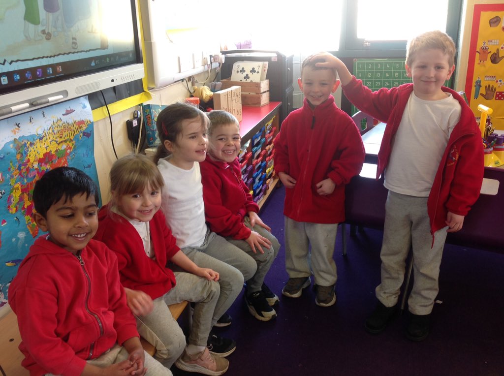 Reception have acted out gathering to listen to God's word @stjs_staveley @_MrsBG #joeysRE