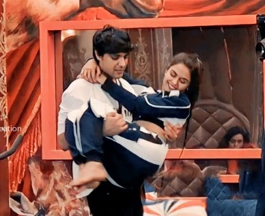 YUVNA_'s tweet photo. Priyanka likes being pampered and Ankit loves pampering her. 💙

#PriyAnkit 
PRIYANKIT WALA LOVE https://t.co/xDpDDdCP2W