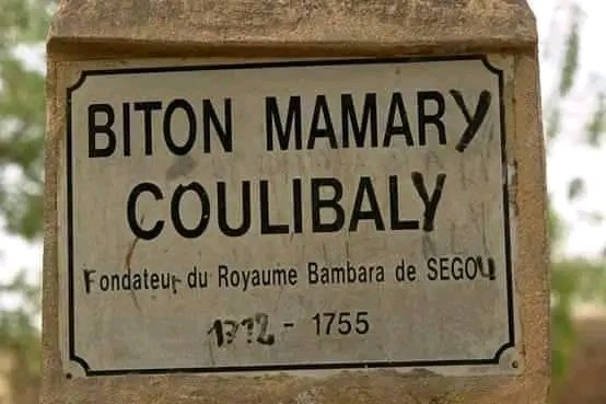 DelphineSankara's tweet photo. 🔴Le modèle de Pouvoir qui convient à l'Afrique est ce que nous les #Bamana appelons le «Bêya». C'est ce qu'on appelle Démocratie en français.
Mais, c'est la Démocratie populaire.
C'est pas la Démocratie des Bourgeois, Joufflus-Ventrus en Costume-Cravate. Cette Démocratie-là
1/2 https://t.co/Ggr73tZM3p