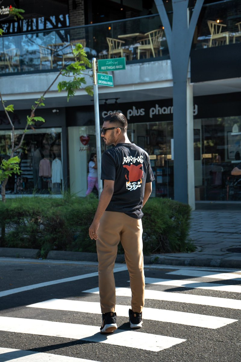 eclectee's tweet photo. Don't run around aimlessly like a headless chicken! We don't judge but think it's important to have direction and purpose, to lead a happy and meaningful life.

Code: 006
Price: Short sleeve for MVR 280/- &amp; Long Sleeve for MVR 300/-

Send us a DM &amp; get your eclec-tee!

#Eclectee https://t.co/HrZUomqGFv