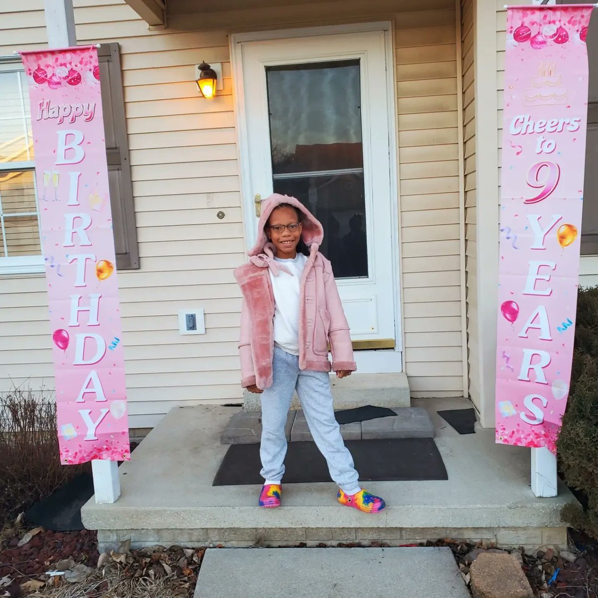 We don't have just one Valentine's birthday in the family but two. Happy 29th birthday to my son DeAndre Jr and Happy 9th birthday to my granddaughter Lola-Ann💕💙🎉