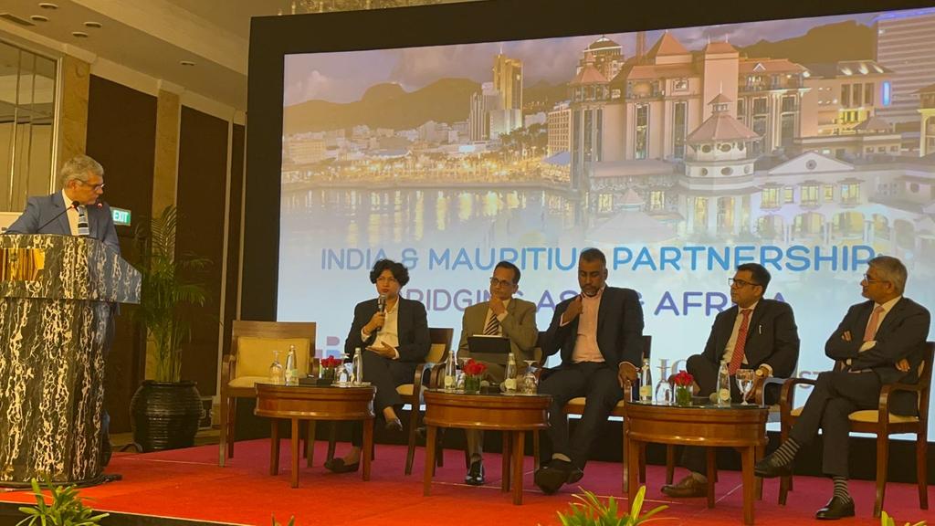 AFRINEXEXCHANGE's tweet photo. Ms. Krishna Gangopadhyay, MD & CEO, AFRINEX spoke about various ways for strengthening India-Mauritius Parternership in a panel discussion at Business Forum organised by EDB, Mauritius on February 13 at New Delhi.
#AFRINEX @KrishnaGangopa2 https://t.co/N3p9ExAFQe