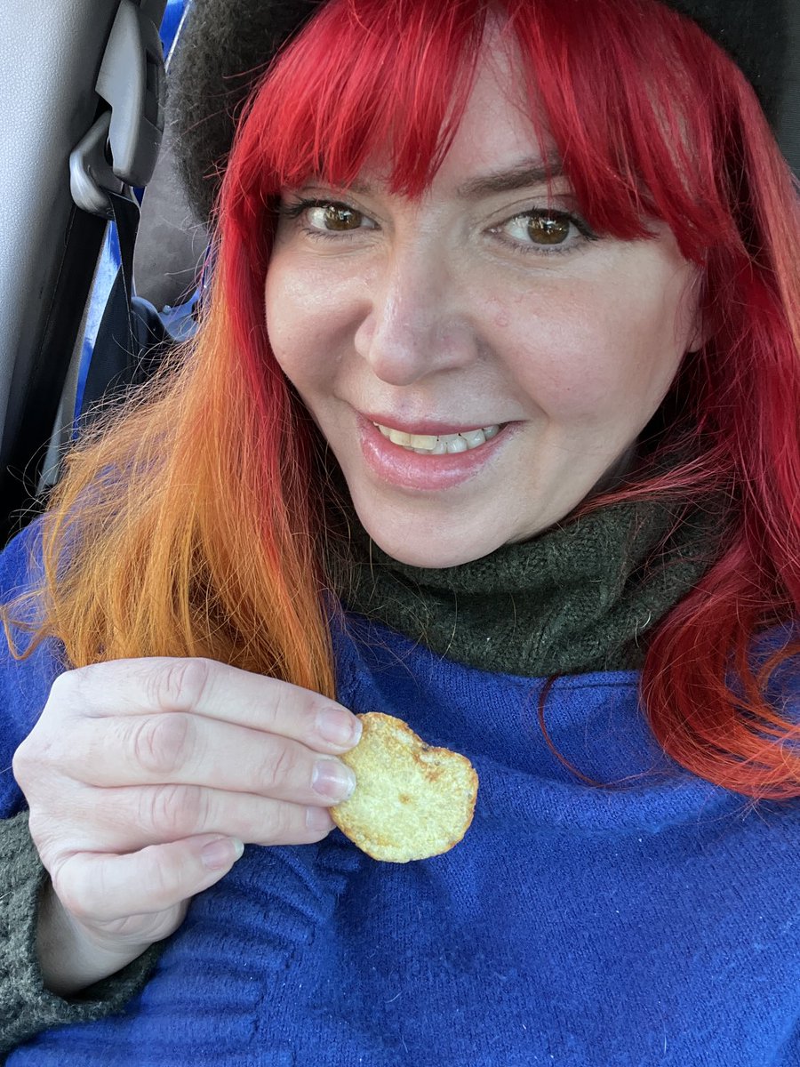 decorella_uk's tweet photo. Aww! Just found a heart shaped crisp in my Salt and Vinegars ❤️ 🥔 Happy Valentine’s Day! #lovefromwalkers https://t.co/o0jwdZhIFb