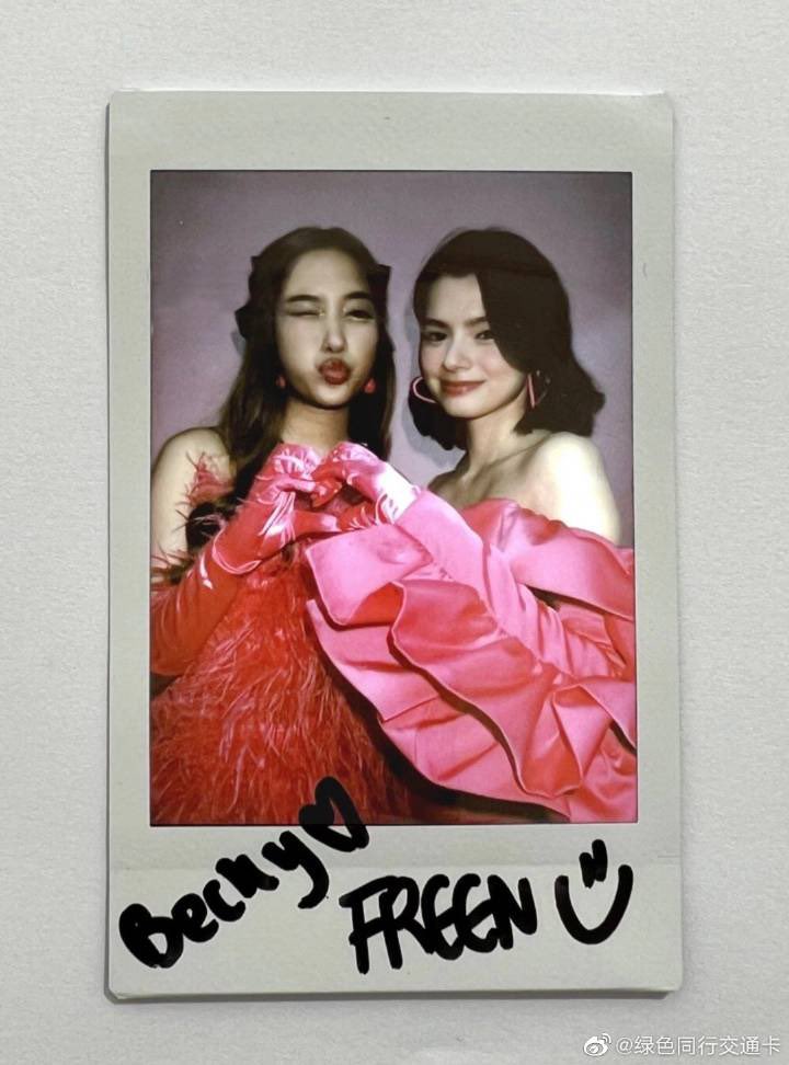 freenbeckyonly's tweet photo. 💖北京市政交通一卡通xFreenBecky💖

粉紅是浪漫的顏色，在清新的世界中帶來令人心動的信號！從初次相見到親密無間，一起成長的默契讓彼此變成更好的存在(1)

#ฟรีนเบค #srchafreen #beckysangels
#GAPtheseries https://t.co/d8kWUArqWw