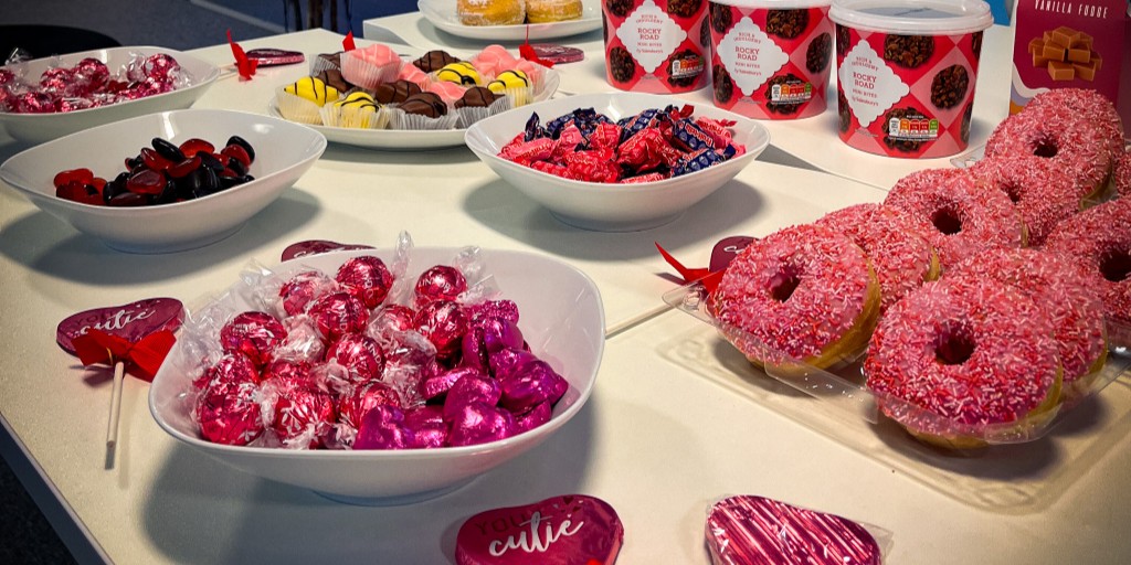 360RecLtd's tweet photo. Happy Valentine's Day! Our team leaders are sharing the love with sweet treats galore ready to reward our sales team. 💕

#valentinesday #recruitment https://t.co/IixfYBLMwZ