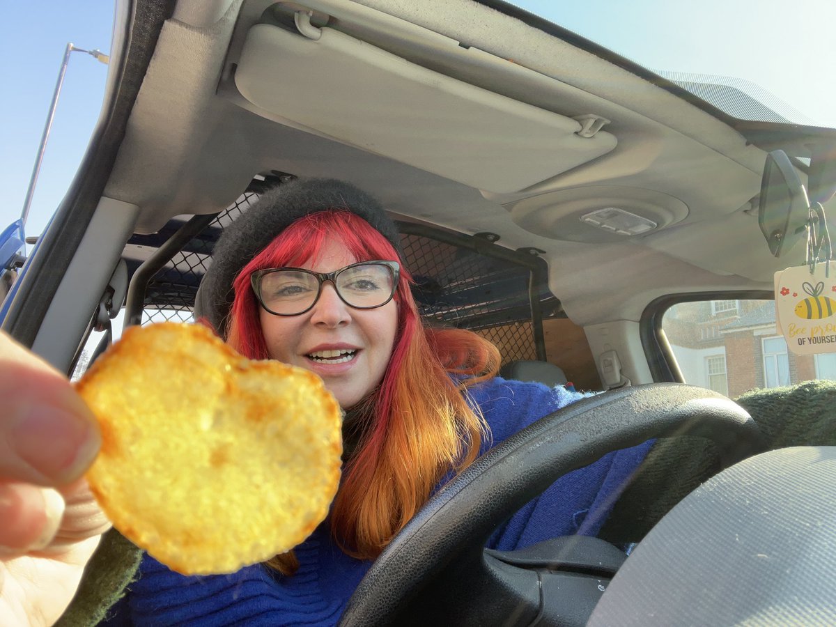 decorella_uk's tweet photo. Aww! Just found a heart shaped crisp in my Salt and Vinegars ❤️ 🥔 Happy Valentine’s Day! #lovefromwalkers https://t.co/o0jwdZhIFb