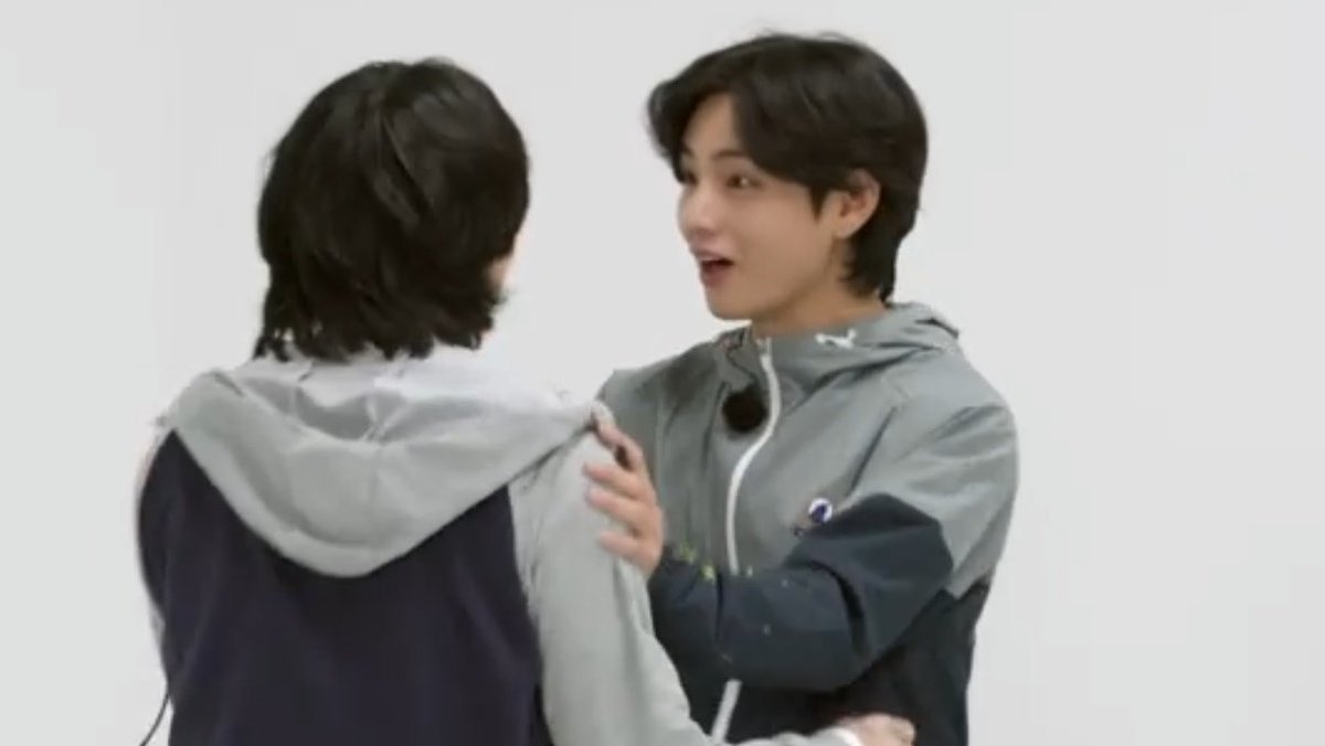 hourlytkhands's tweet photo. happiest together ♡ https://t.co/47p1OJwG9Y