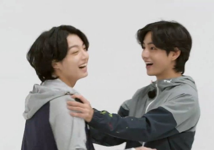 hourlytkhands's tweet photo. happiest together ♡ https://t.co/47p1OJwG9Y