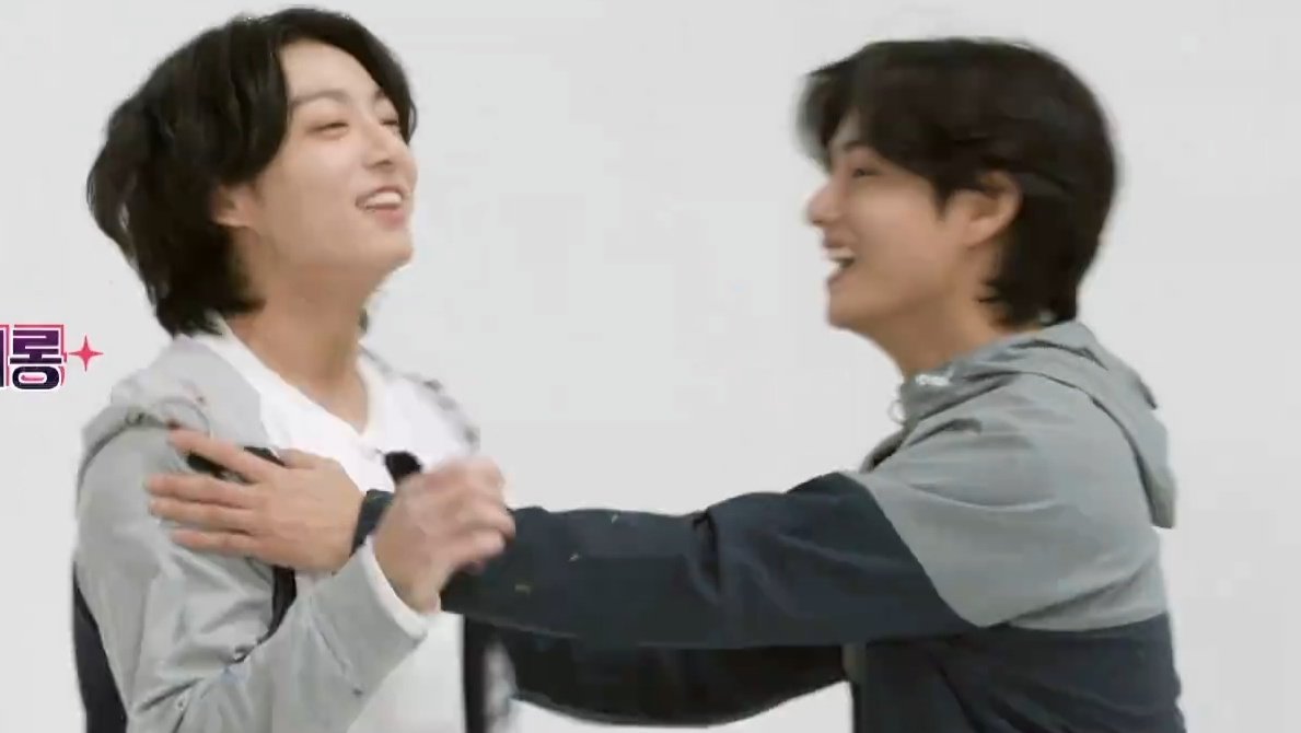 hourlytkhands's tweet photo. happiest together ♡ https://t.co/47p1OJwG9Y