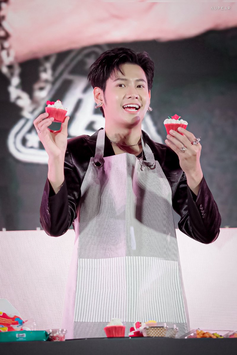 justsmile_ps's tweet photo. ยิ้มๆๆๆ+มีมมะนะ เบาๆ 😄😁 

#ValentineWithSingto https://t.co/ydqB9P2x7B