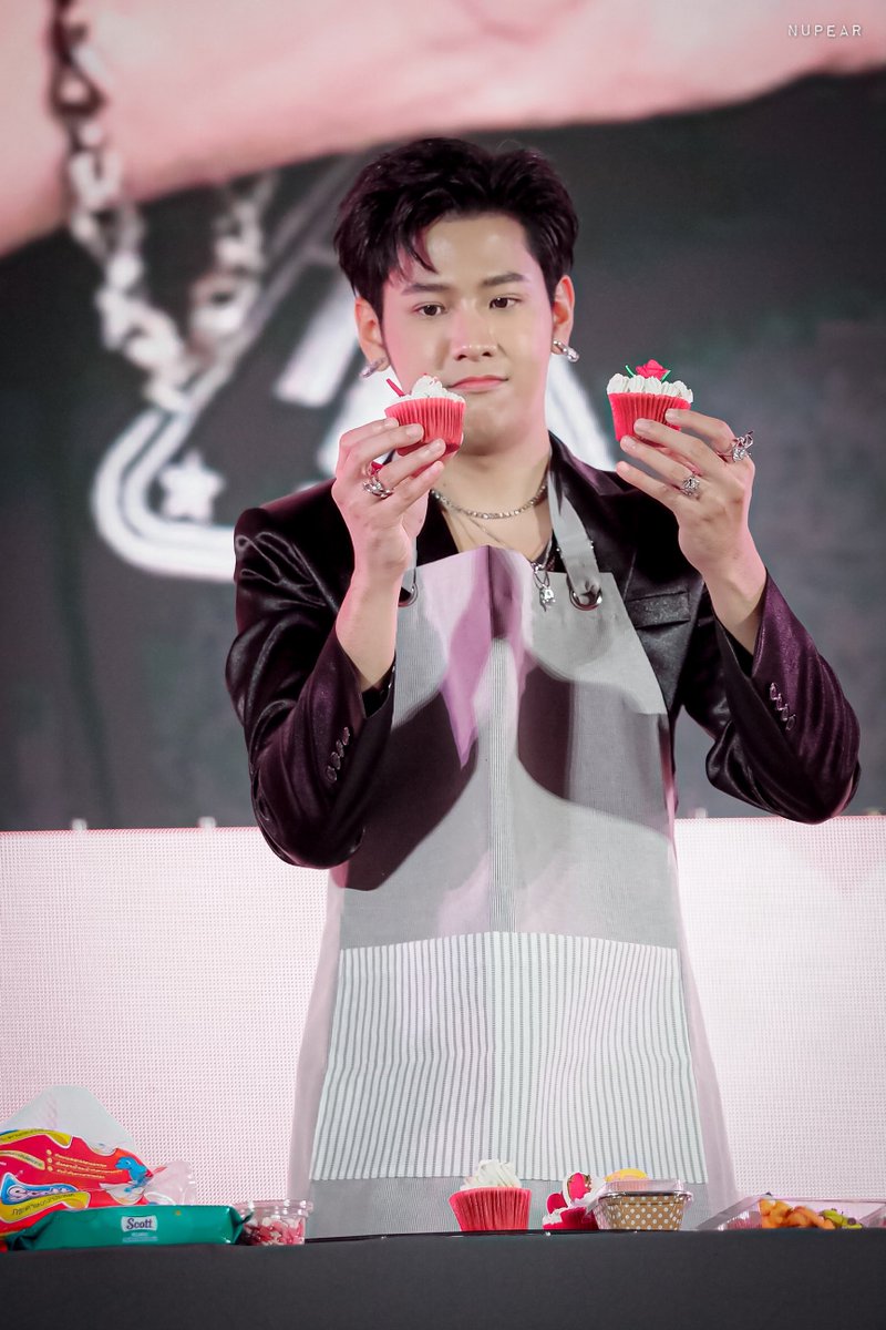justsmile_ps's tweet photo. ยิ้มๆๆๆ+มีมมะนะ เบาๆ 😄😁 

#ValentineWithSingto https://t.co/ydqB9P2x7B