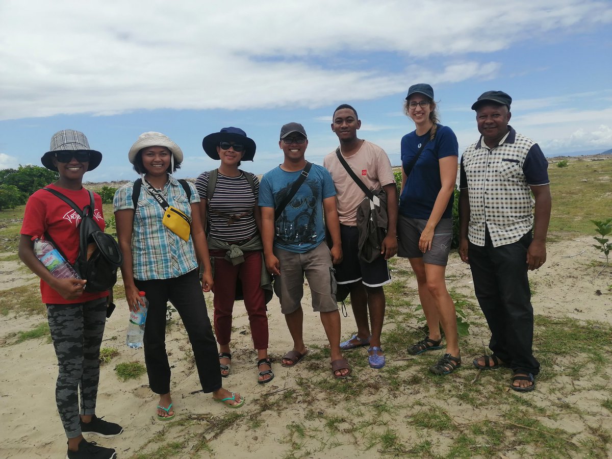 Unfortunately 😅 No valentine's day for our Madagascar-based research and operational team. However, we are all smiling before heading to our intervention sites.
#fieldmission2023