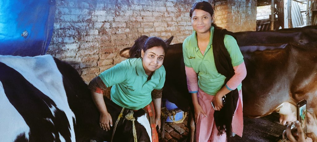 iwef_india's tweet photo. #CowHugDay in India! Resonate love and affection to nature and serve them as your duty.#IndigenousPeople #ProtectCows #ProtectEnvironment #ProudIndian @UN4Indigenous @IIWF @pawankafund @PMOIndia @WorldBank @peta @MinOfCultureGoI https://t.co/ufwVtxWZSC