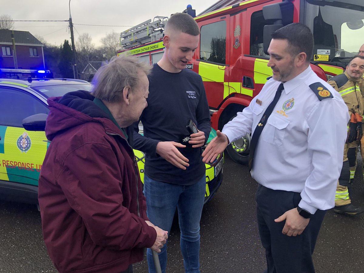 PaulByrne_1's tweet photo. A man who suffered a cardiac arrest this time last year says everyone should learn how to do #CPR.
Today a #Cork teenager was recognised by the @AmbulanceNAS for the part he played in saving the man’s life.
See @VirginMediaNews @5.30
@CorkCityFire @CCFR2012 @CorkSafetyAlert https://t.co/en5lP55uxw