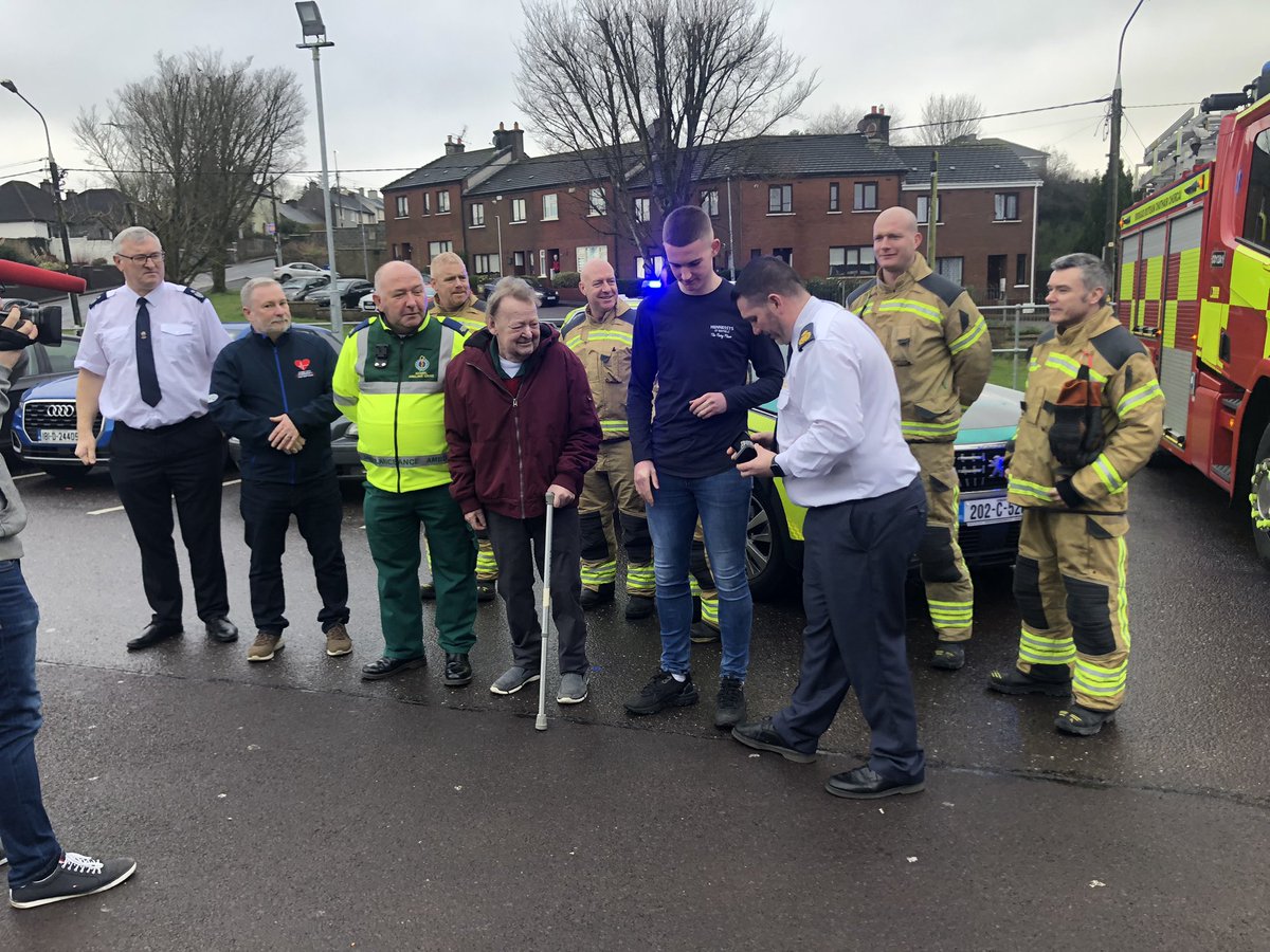 PaulByrne_1's tweet photo. A man who suffered a cardiac arrest this time last year says everyone should learn how to do #CPR.
Today a #Cork teenager was recognised by the @AmbulanceNAS for the part he played in saving the man’s life.
See @VirginMediaNews @5.30
@CorkCityFire @CCFR2012 @CorkSafetyAlert https://t.co/en5lP55uxw