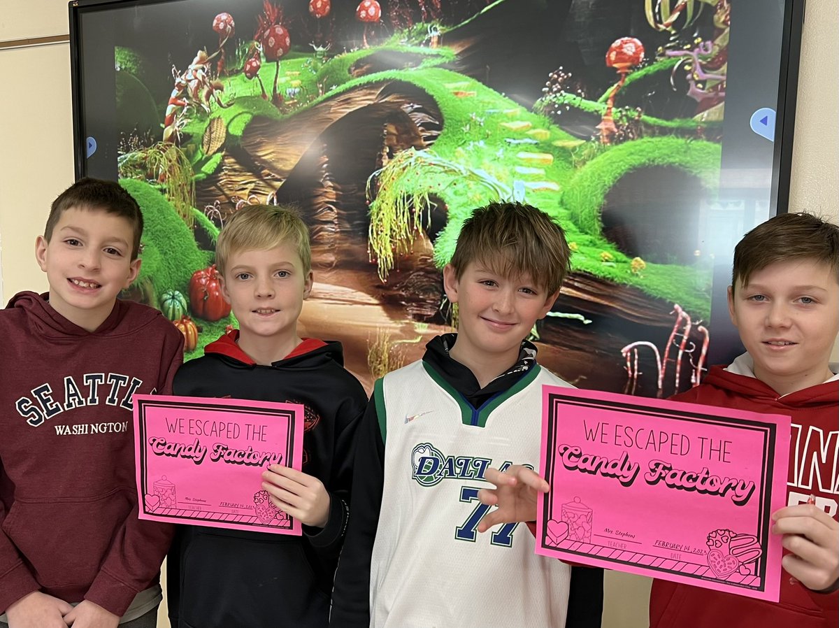 lastephens99's tweet photo. These #CISTeamTenacity students escaped the candy factory using their excellent ELA skills!  #CISKnights #Kingsstrong https://t.co/jr5DEoZPLS