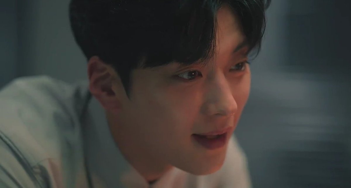 jieunlostsister's tweet photo. if i was her, I would fall in love too...
#StrangersAgain #StrangersAgainEp1 https://t.co/4Ds27AgB4S