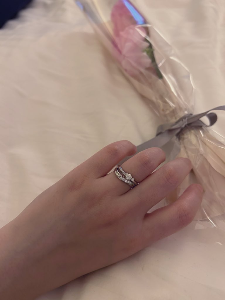 mare_pieta's tweet photo. バレンタインにプロポーズしてもらいましたﾋﾟﾖﾋﾟﾖ
OW婚じゃ✌️
プロポーズと言っても来週くらいに入籍します
フレンドのみなさま、これからも夫婦ともども宜しくお願いします🫡 https://t.co/uqRNAAxCrh