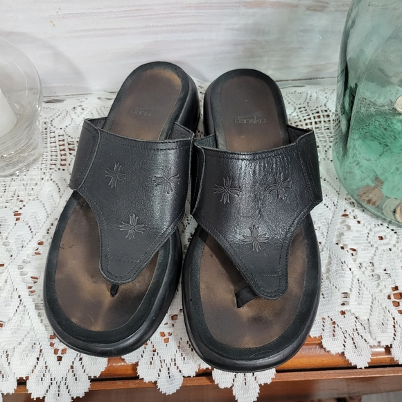 rfhoward's tweet photo. So good I had to share! Check out all the items I'm loving on @Poshmarkapp from @blendedlifehapw #poshmark #fashion #style #shopmycloset #dansko #apt9: https://t.co/TKD3gE0uL0 https://t.co/z3EPr7If1r