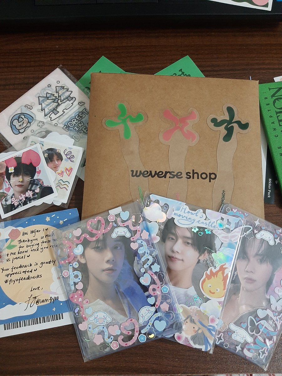 _itsmissheidi's tweet photo. My love Choi Yeonjun deserve the prettiest toploader designed by my good friend, Alia 🥰
Thank you @iamfiyoo for the albums 🥺 next time mmg kene beli ngan fini lgi. Blh dpt yeons lgi ✨
And seriously, this girl bgi bnyk dowh stickers and I'm a sucker for it 🙈
#fiyofeedbacks https://t.co/2b0A5nurTI