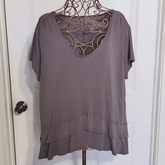 KimThekimmiller's tweet photo. So good I had to share! Check out all the items I'm loving on @Poshmarkapp #poshmark #fashion #style #shopmycloset #greentea #figandflower #styleco: https://t.co/XHB2cRC2s6 https://t.co/wlK5tcUIY0