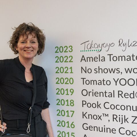 rijkzwaanES's tweet photo. Nuestro pimiento Tatayoyo® ha obtenido el Premio a la Innovación 🏆en @Fruit_Logistica 2023. Agradecer enormemente a los votantes y organizadores de esta feria en Berlín por ser tan exitosa. #sharingahealthyfuture #freshlyforward #fruitlogistica2023 #tatayoyo #innovationaward https://t.co/3ij27aCjbu