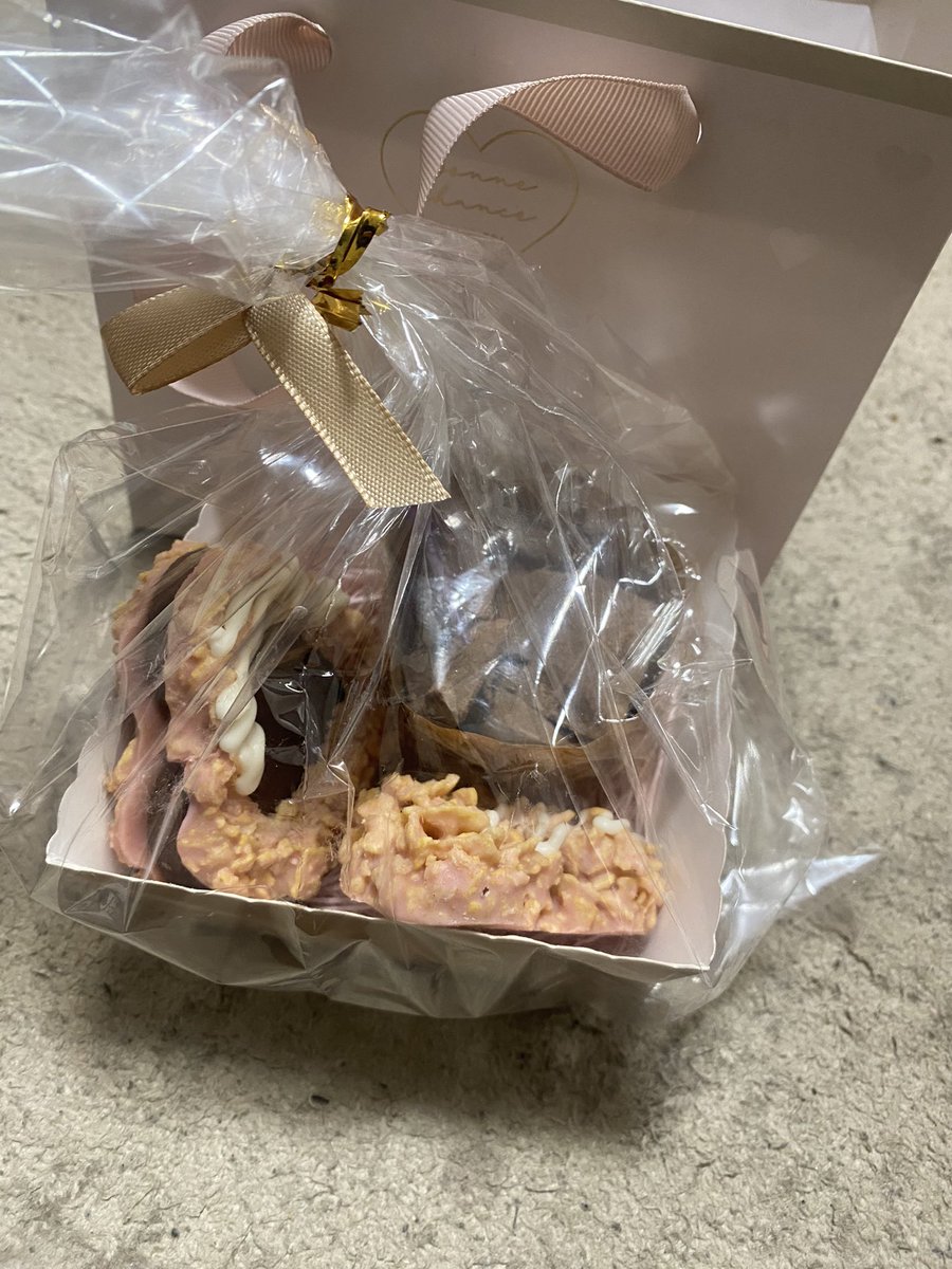 ryuji1998924's tweet photo. 嫁からバレンタインチョコ頂きました^^

美味しくいただきます！！ https://t.co/hqnN0smR3w